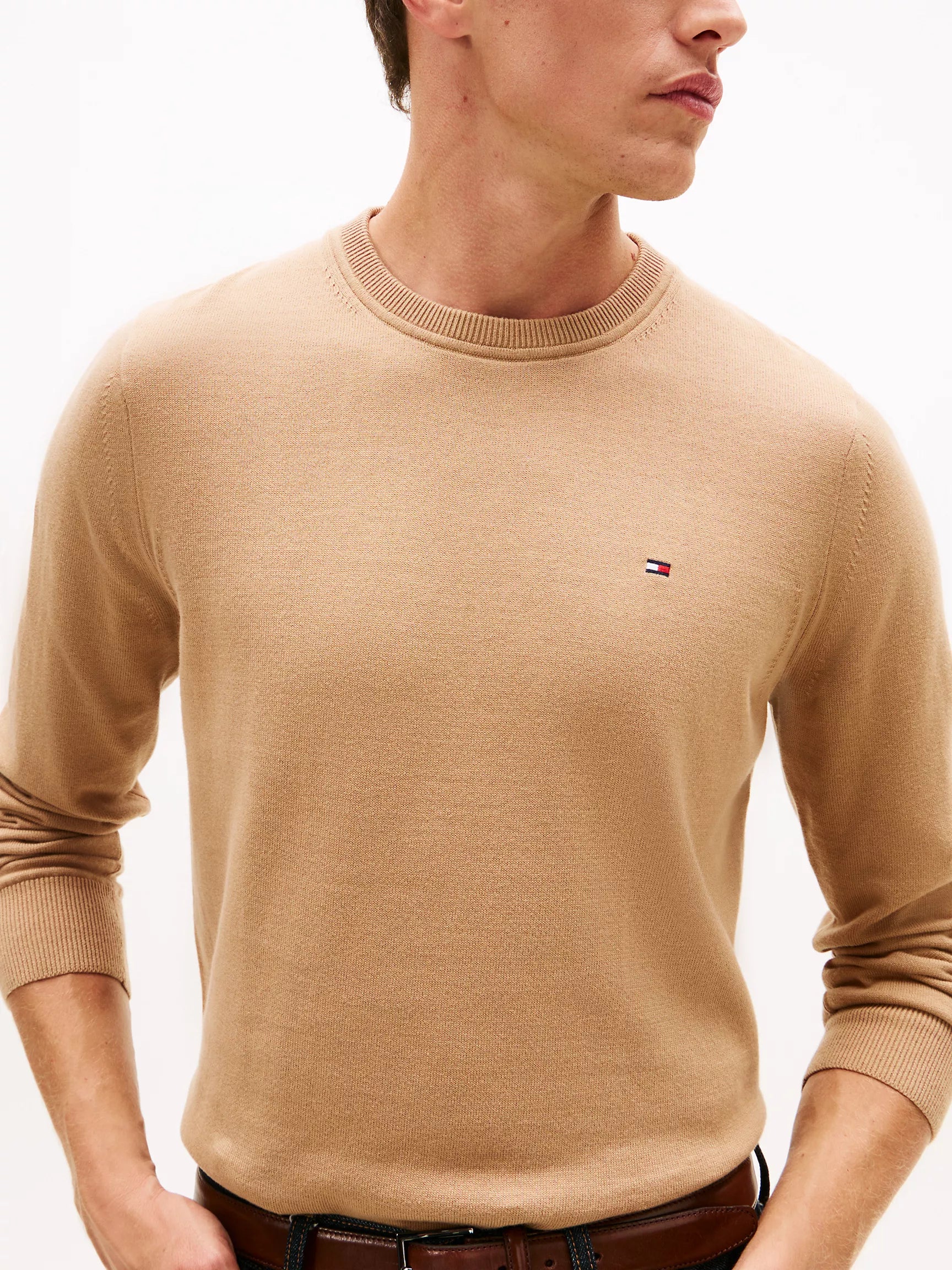 Sweater clásico cuello redondo Tommy Hilfiger - Camel